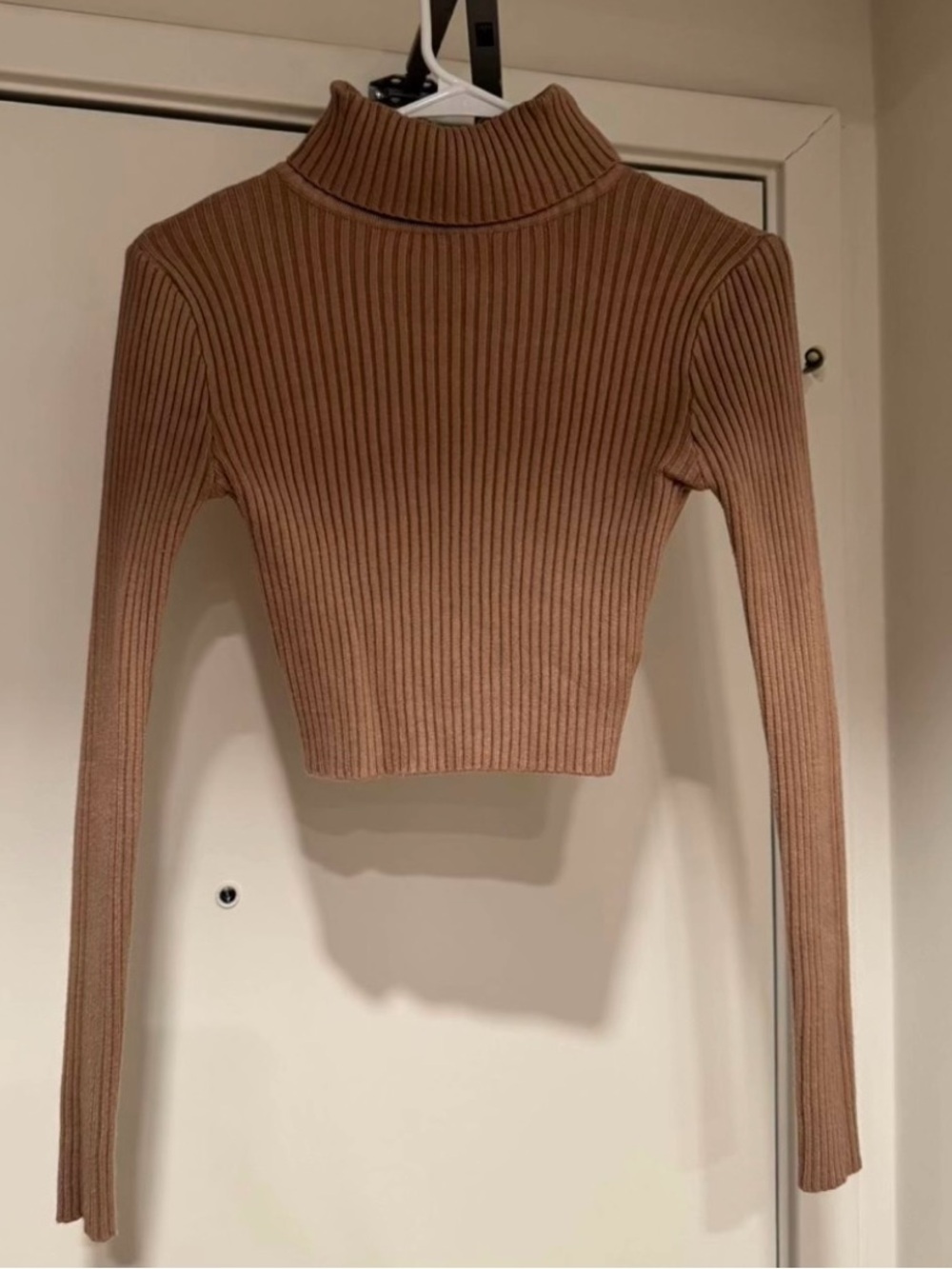 Cropped Ribbed Turtleneck Sweater - Camel